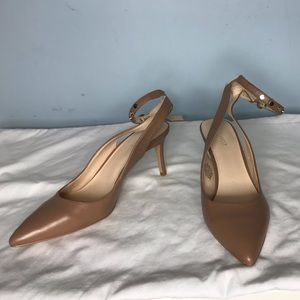 Nine West- Tan pointed toes slingback